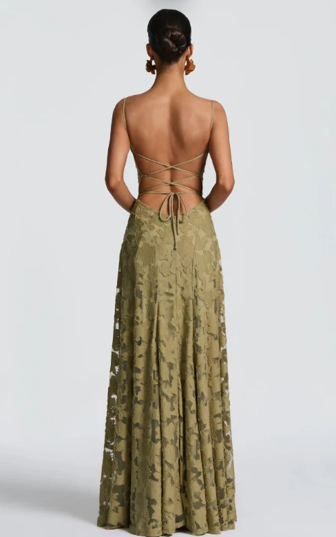 Elegantes, trägerloses Maxikleid aus Spitze mit figurbetonter Passform