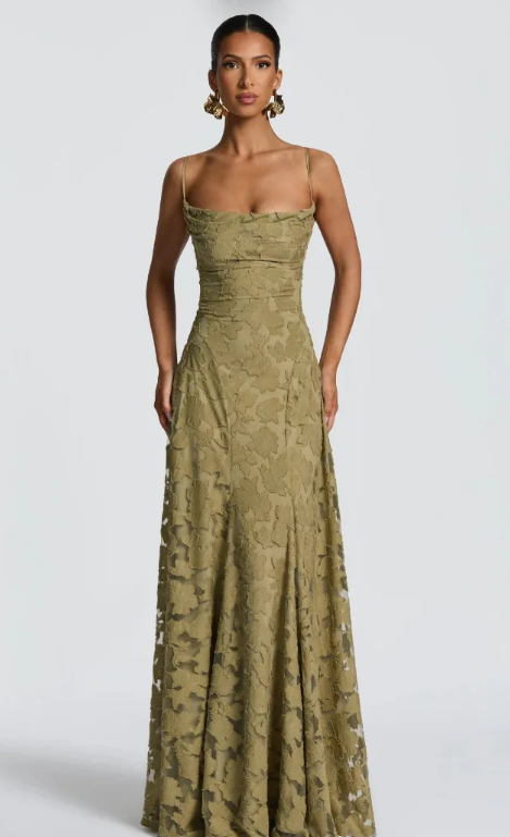 Elegantes trägerloses Maxikleid aus Spitze mit figurbetonter Passform