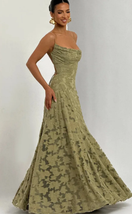 Elegantes trägerloses Maxikleid aus Spitze mit figurbetonter Passform