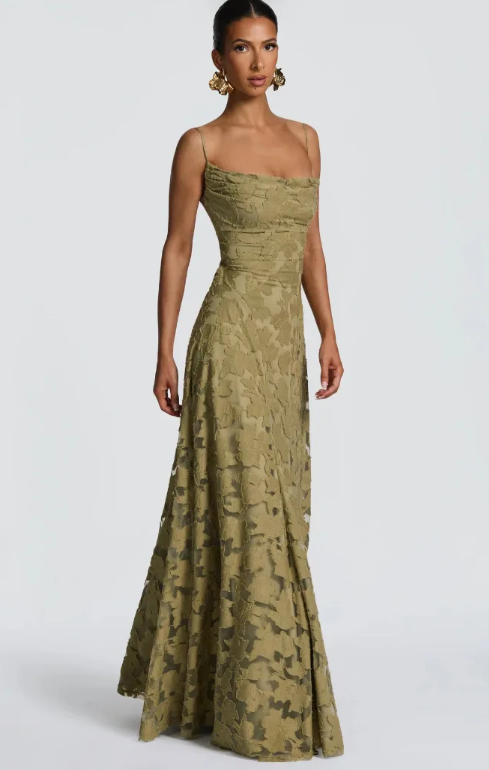 Elegantes trägerloses Maxikleid aus Spitze mit figurbetonter Passform