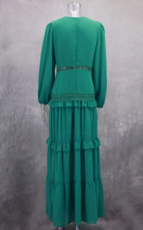Elegantes Maxikleid mit Volants, Spitze und fließender Silhouette