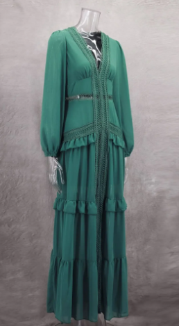 Elegantes Maxikleid mit Volants, Spitze und fließender Silhouette