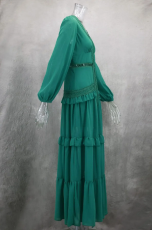 Elegantes Maxikleid mit Volants, Spitze und fließender Silhouette