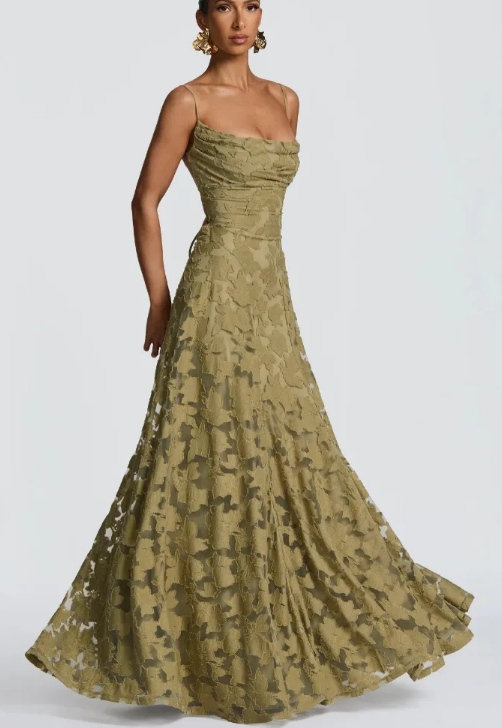 Elegantes trägerloses Maxikleid aus Spitze mit figurbetonter Passform