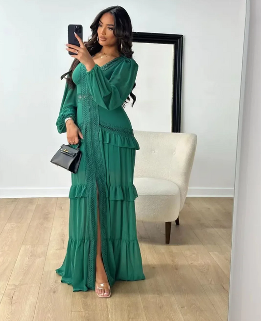 Elegantes Maxikleid mit Volants, Spitze und fließender Silhouette